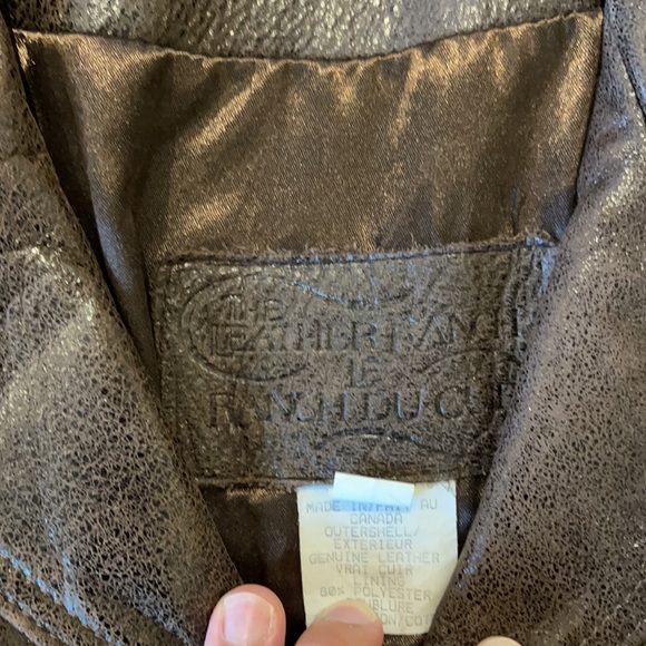 Beautiful, barely worn full grain leather coat. - Picture 4 of 7